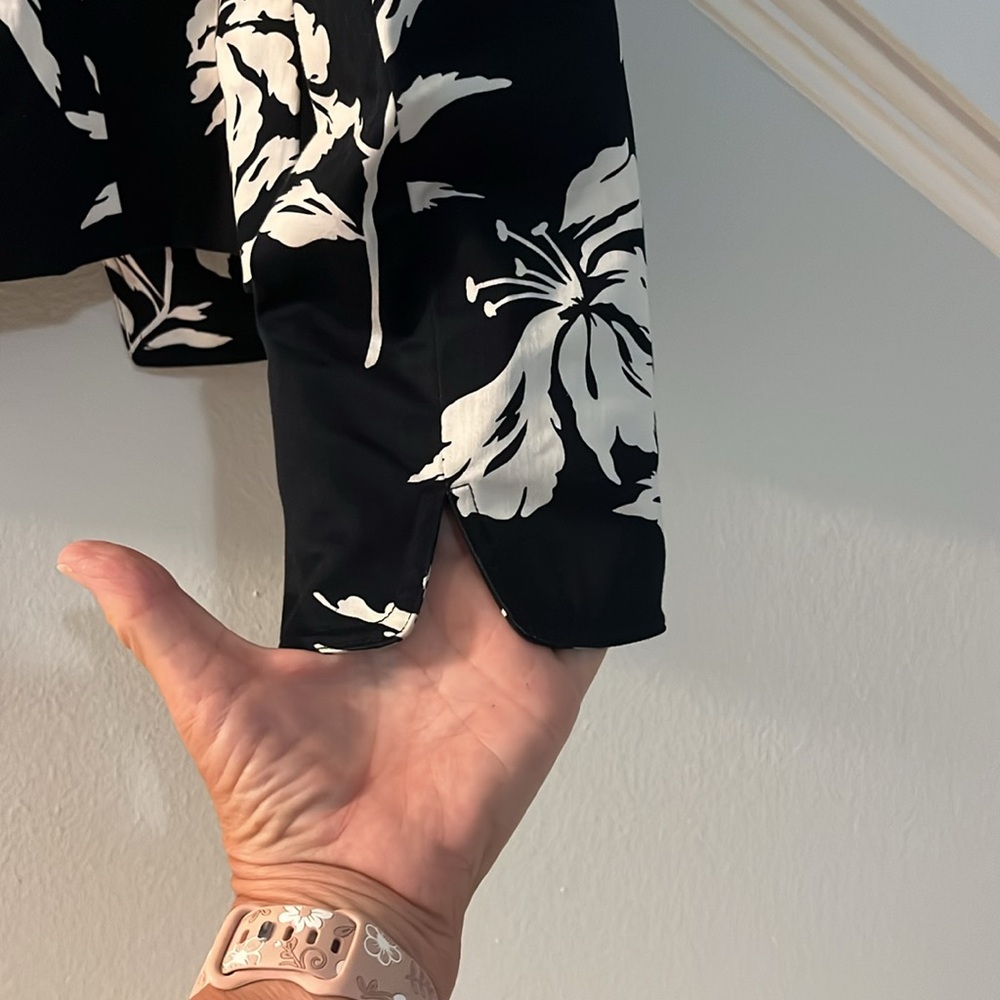 Christina Hope Black and White Floral Blazer - Picture 10 of 10